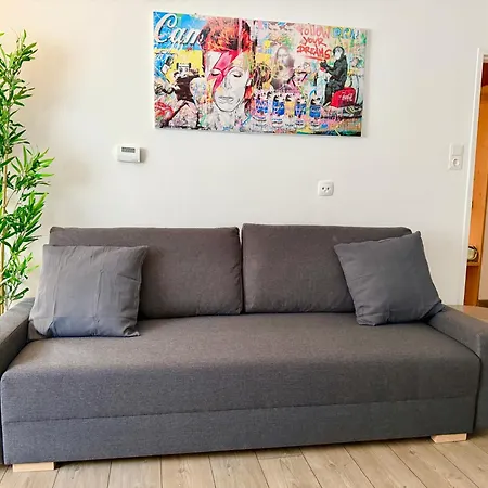 Stylish Near Airport Schwechat