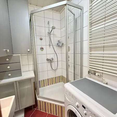 Stylish Near Airport Apartman Schwechat