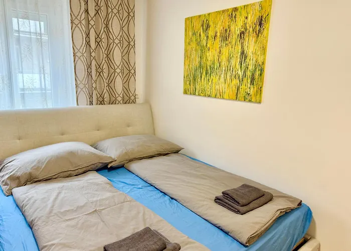 Stylish Near Airport *